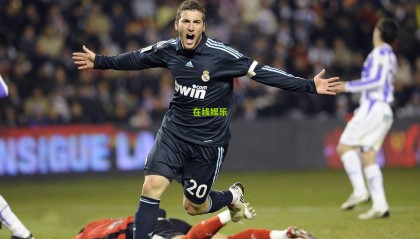 1xbet_安菲尔德永念绿茵玫瑰，利物浦女足前主帅比尔德的葬礼举行，六百余人送别传奇