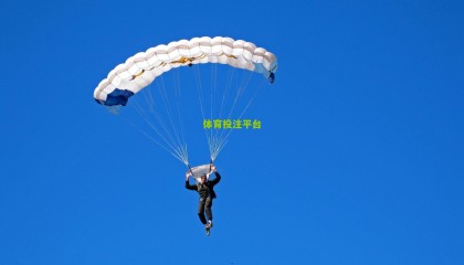 1xbet_英超官方设问引爆足坛论战，哈兰德是否已登顶世界第一前锋王座？